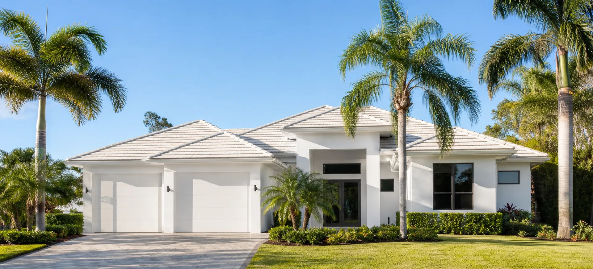 Casa de una planta en un barrio residencial del suroeste de Florida — compra y venta de vivienda